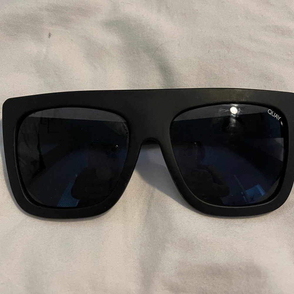 Quay Sunglasses matte black